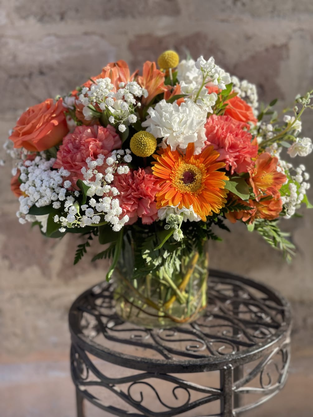 An orange and white flower combination for the fall season. 