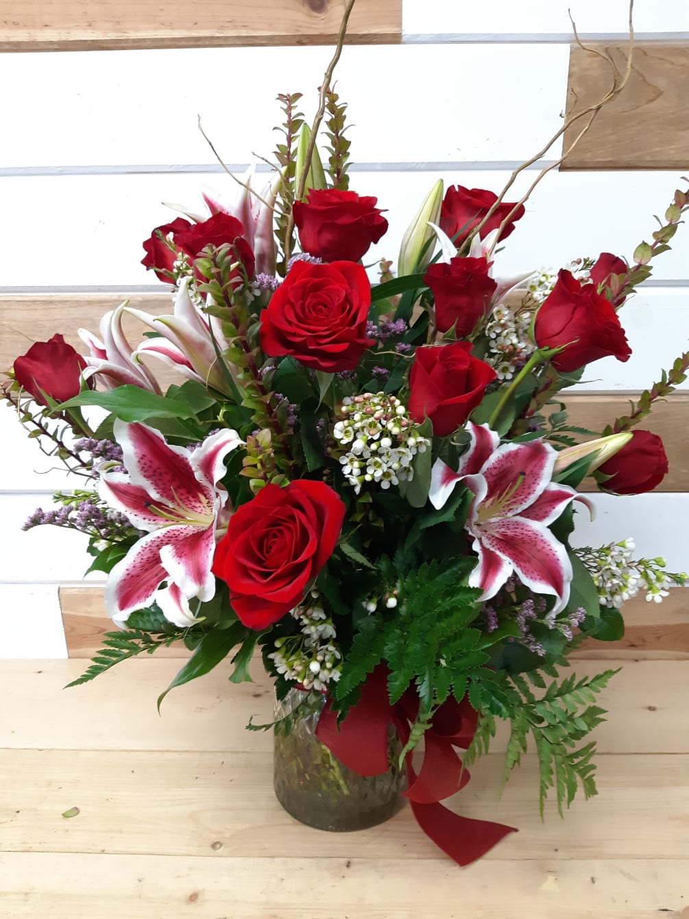 This premium vase is a great combination of 12 roses and 12