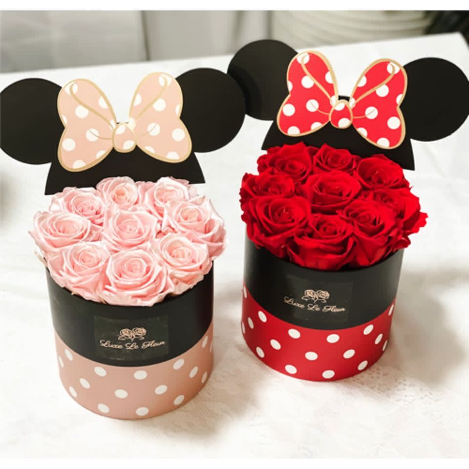 Disney-inspired Mickey Mouse, round bo with preserved roses. 
We can personalize it