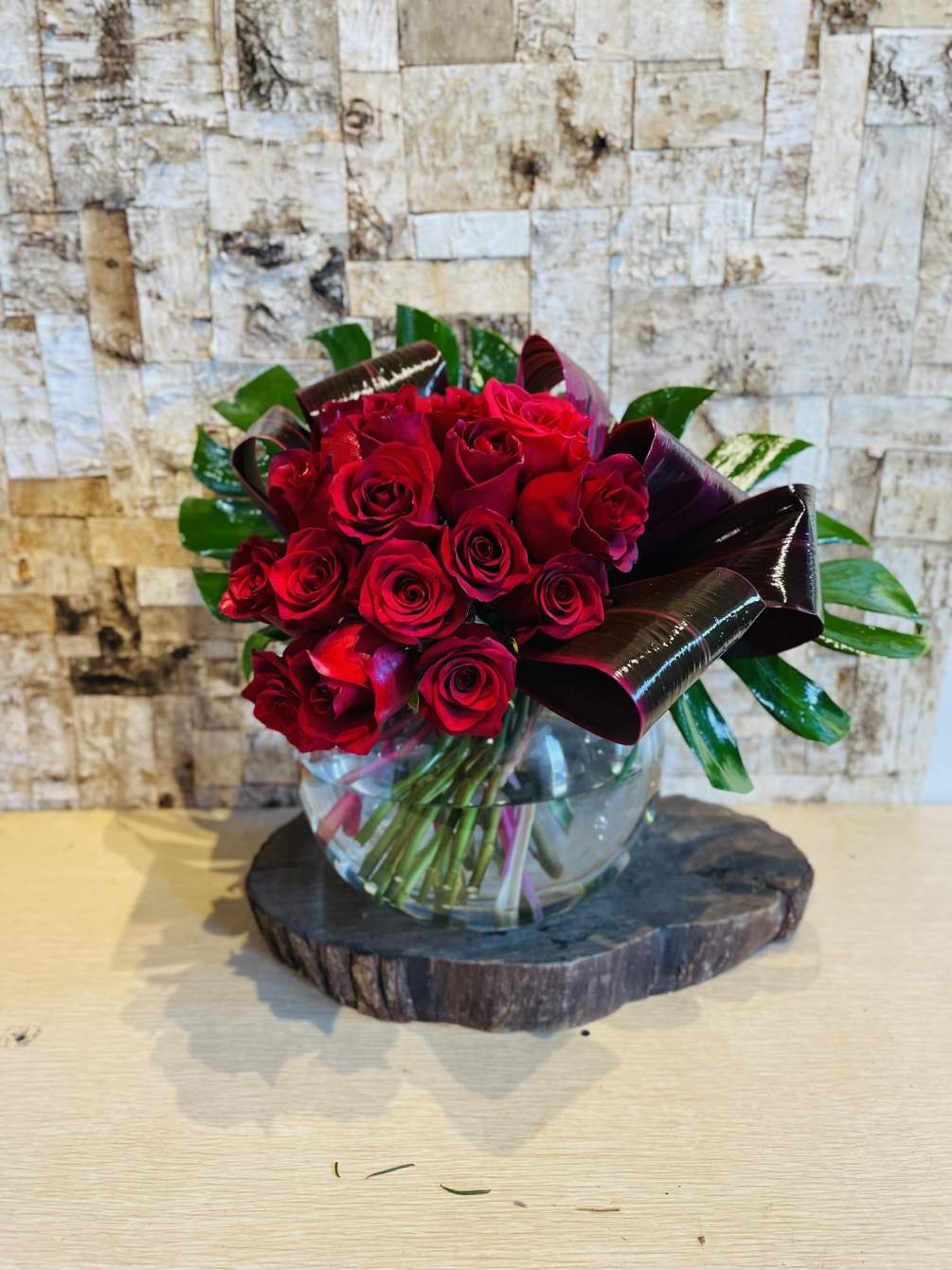 Make a lasting impressions with this beautiful arrangement consisting of 3 dozen