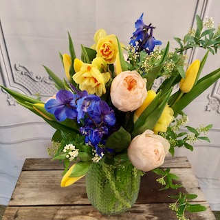This beautiful blessings bouquet is perfect for your Easter and Passover celebrations.