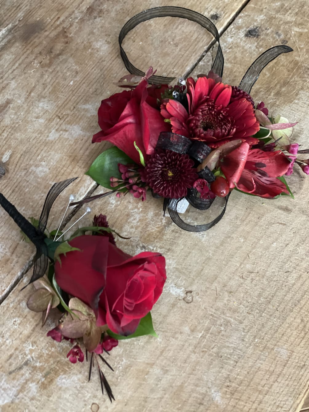 Finish your special dance or wedding look with a beautiful boutonni&egrave;re on