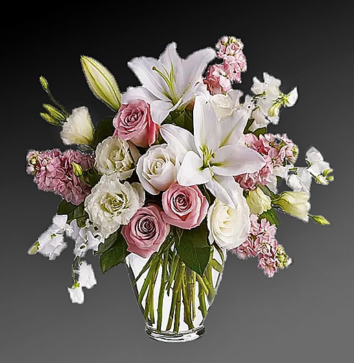 Gorgeous, gorgeous, gorgeous! This lush natural arrangement of royal roses, lilies, lisianthus