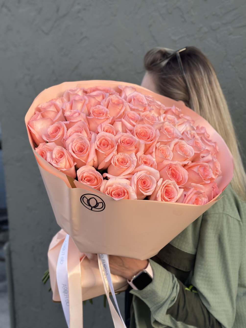 Premium peach roses in a bouquet 
Standard - 48-50 stems
Deluxe - 73-75