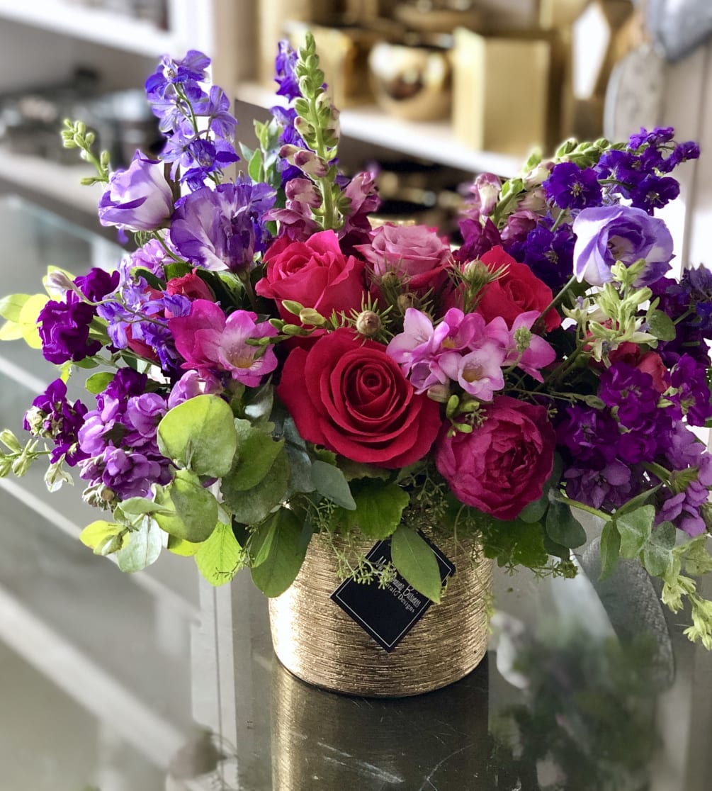 Glam up your home with the Rochelle Arrangement! Absolutely stunning 5x5 Gold