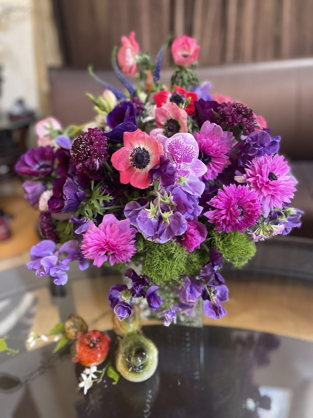  Imagine a beautiful arrangement of pink and purple spring flowers, including