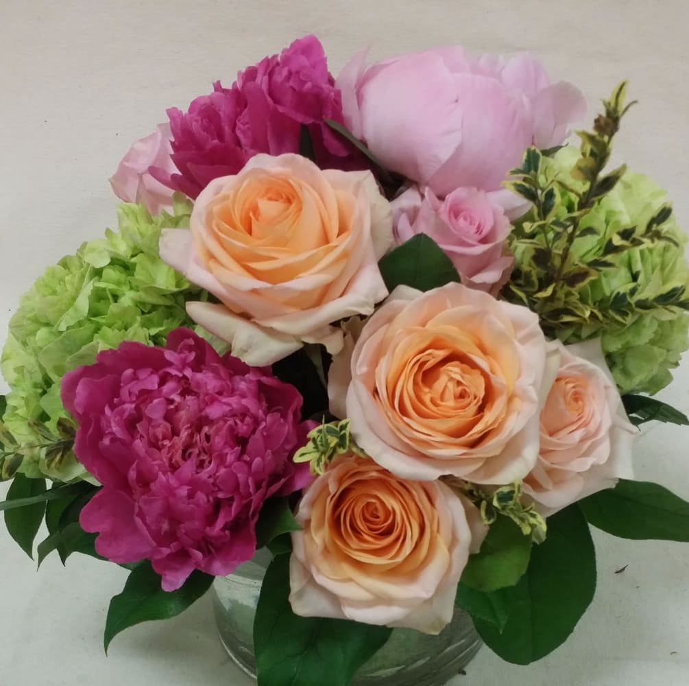 Peach &quot;Tiffany&quot; roses are combined with fuchsia and pink peonys, and bright