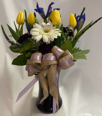 Beautiful, fresh purple hued arrangement. This arrangement is made with 5 iris