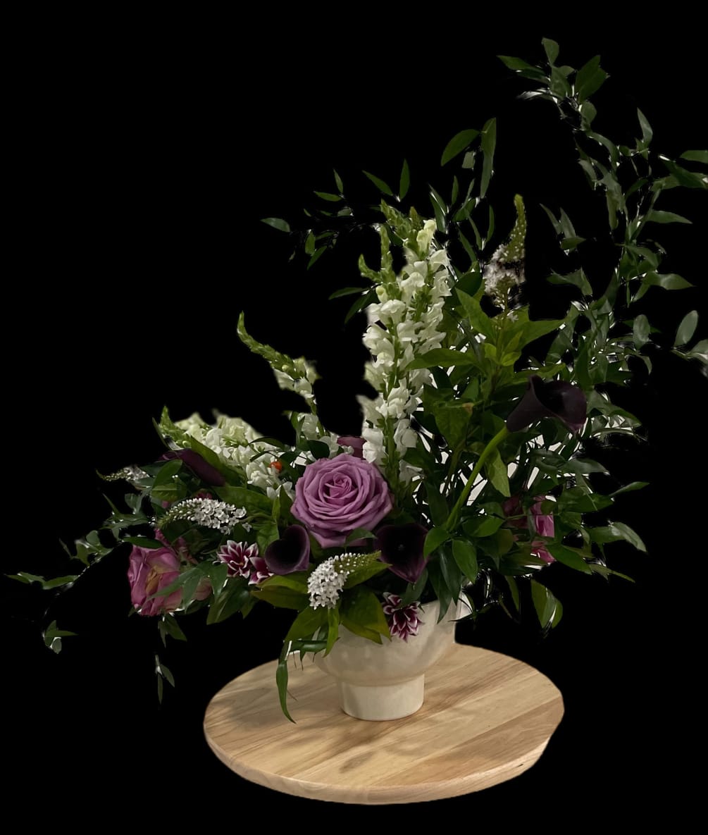 A refreshing and chic blend of fresh florals placed in a compote