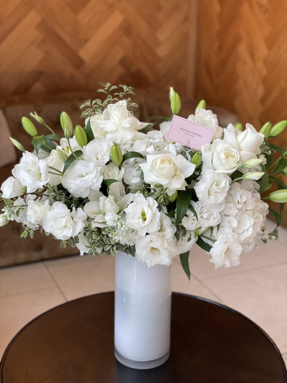 Elegant white flowers arraignment 