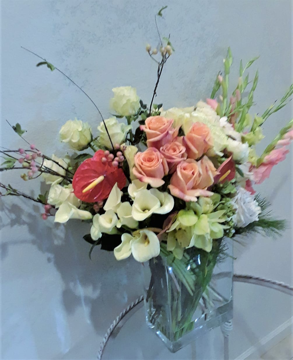 Order this stunning arrangement in rectangular glass vase, with roses, anthurium, calla