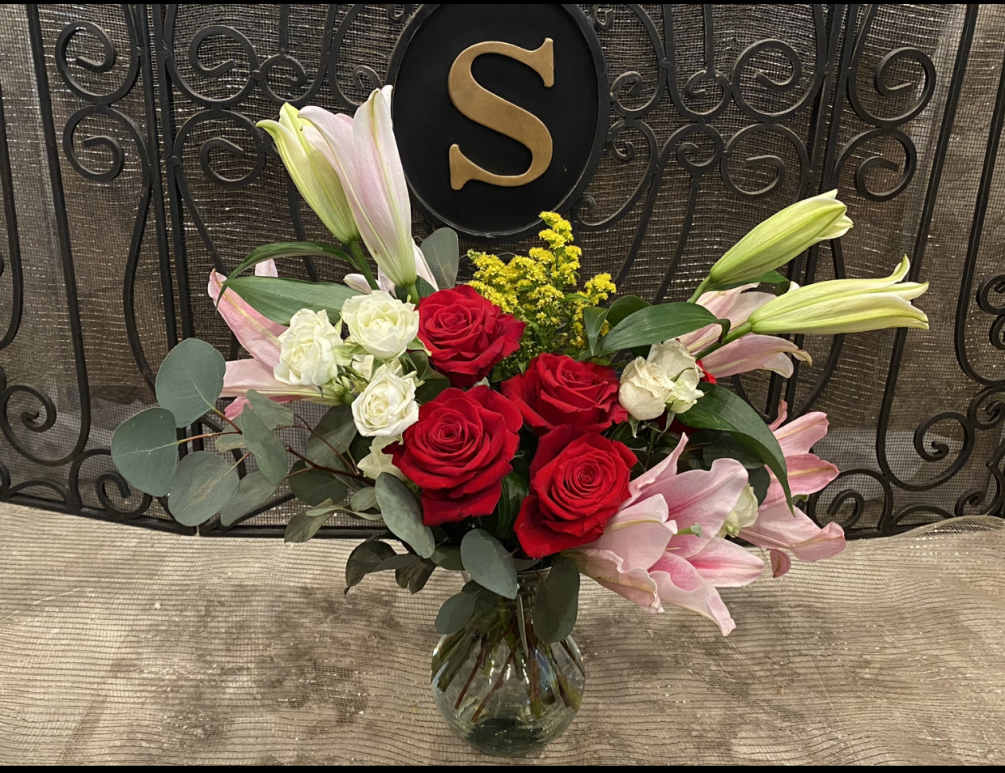 This Flower Arrangement is 20&rdquo;H*20&rdquo;W. Made With Lilies , Ecuador Roses, &amp;