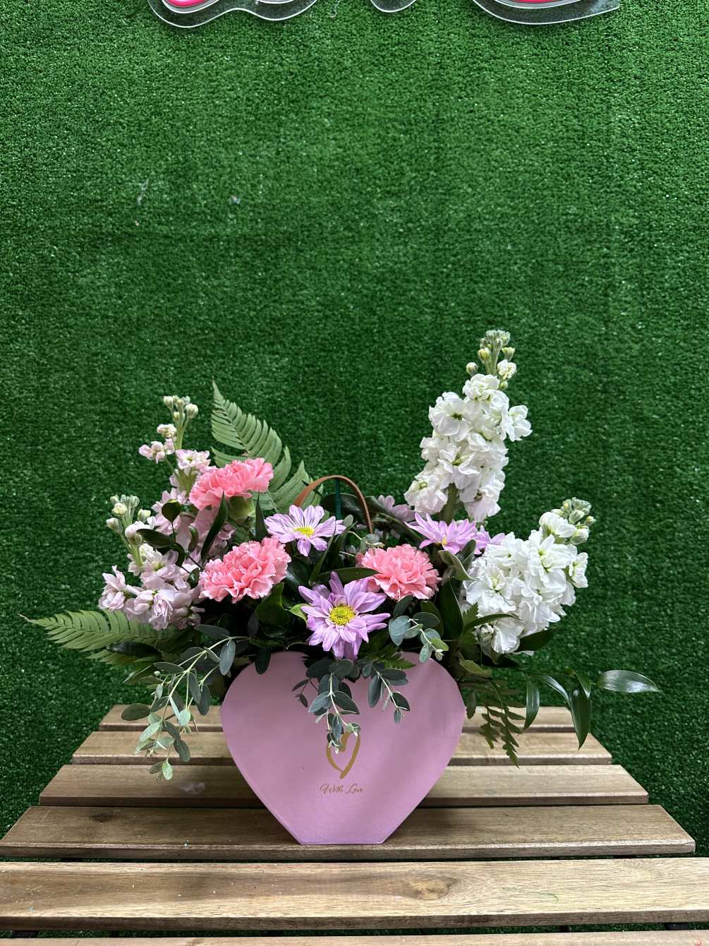 Beautiful arrangement that can be made with similar flowers 