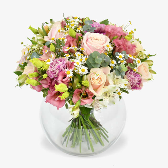 We celebrate two of our favourite blooms in this stunning new bouquet.
