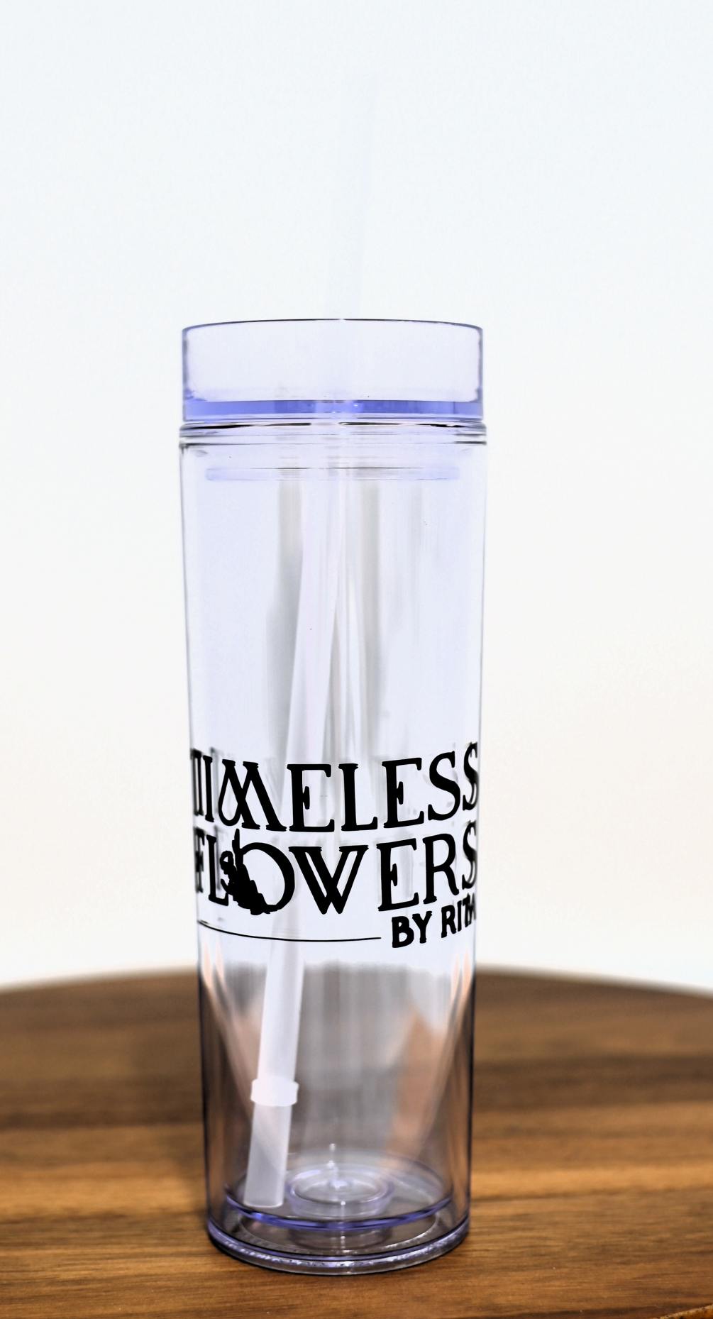 This clear tumbler is perfect for any drink.