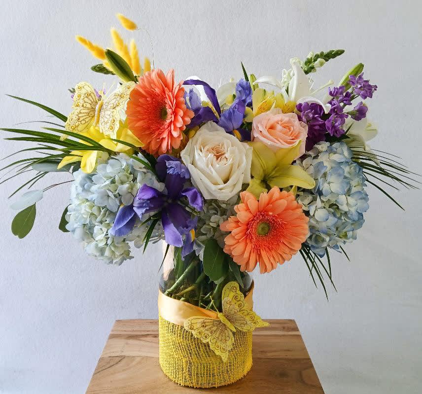 Send this beautiful sunshine bouquet today to make them smile with it&#039;s