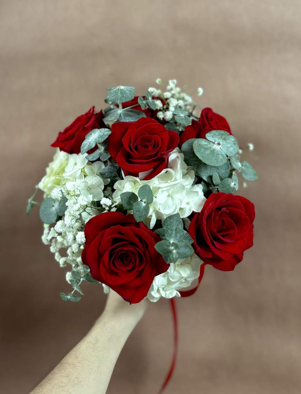 -Rose
-Hydrangea
--Eucalyptus
We customize the colors for your preference. 
