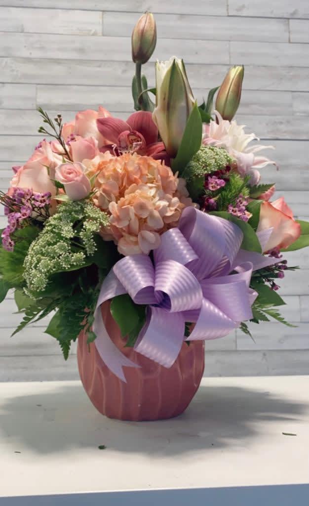 This exquisite romantic floral arrangment is designed to captivate  with its