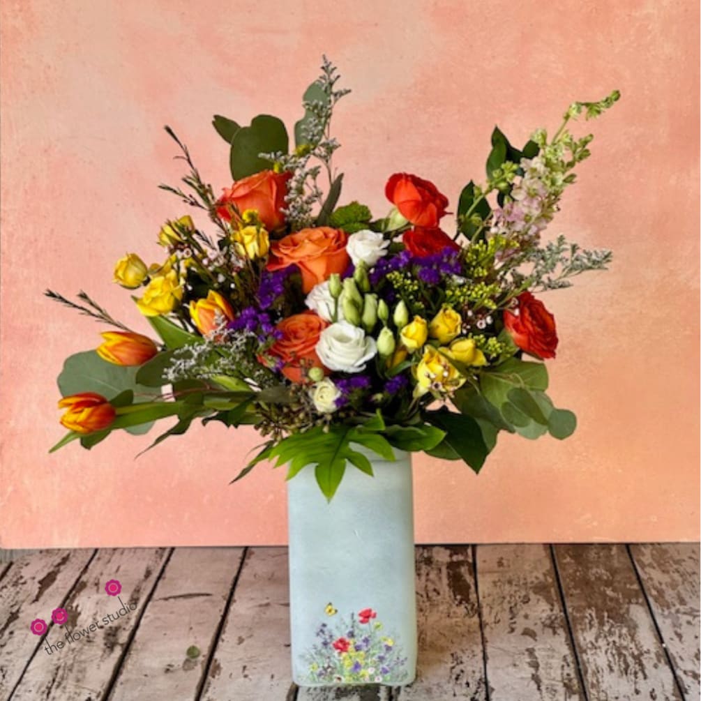This arrangement is sure to brighten your mom&#039;s day and show her