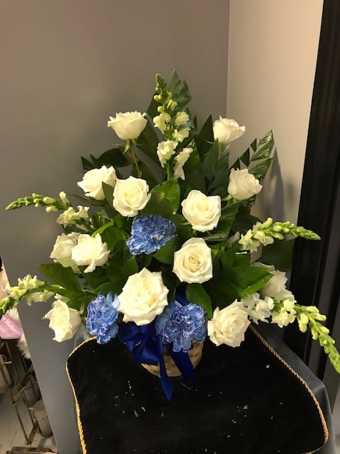 Blue &amp; White Roses, Snapdragon &amp; Carnations. 