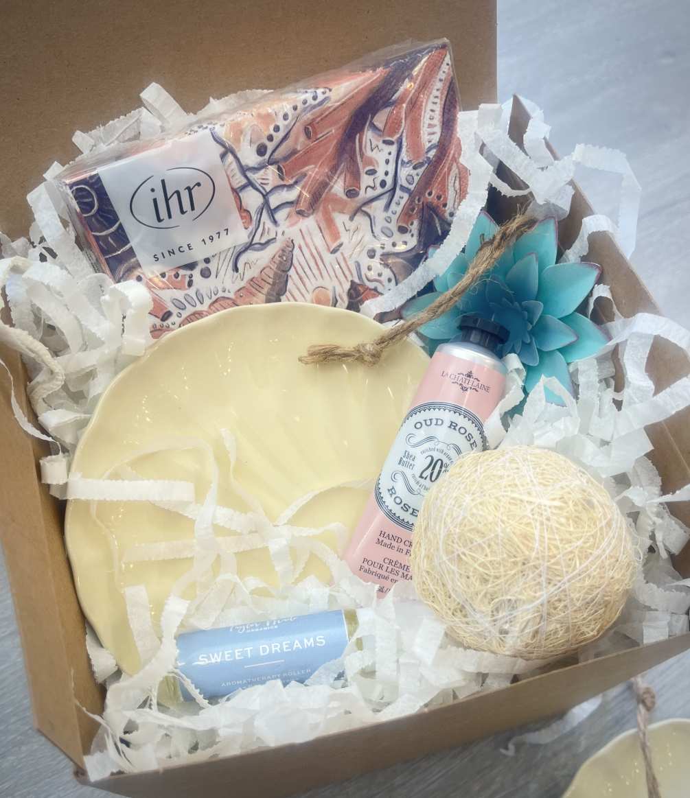 This beautiful themed gift box is a delightful way to say thank