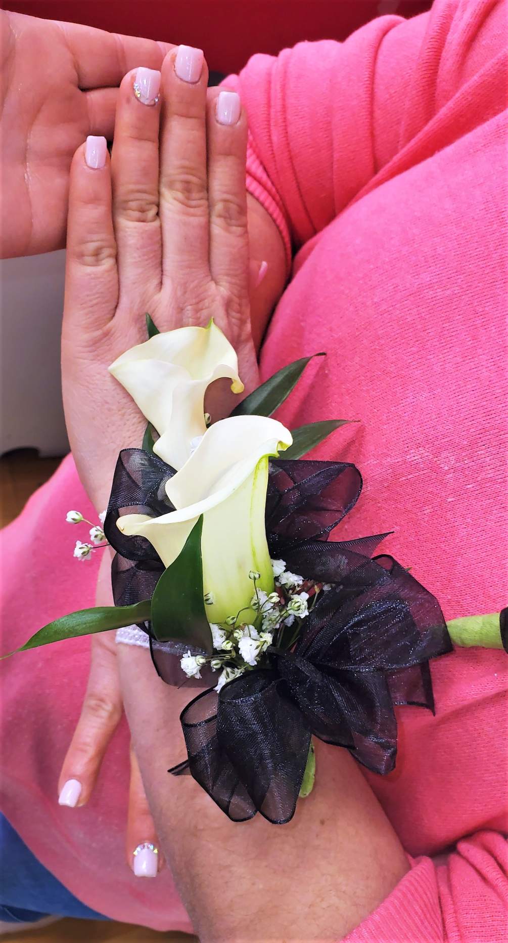 Calla Lillies and color ribbon of your choosing. Comes with corsage and