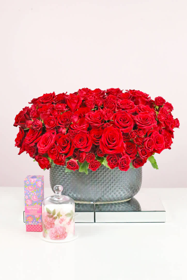Let your intentions for romance be known with this classic floral arrangement