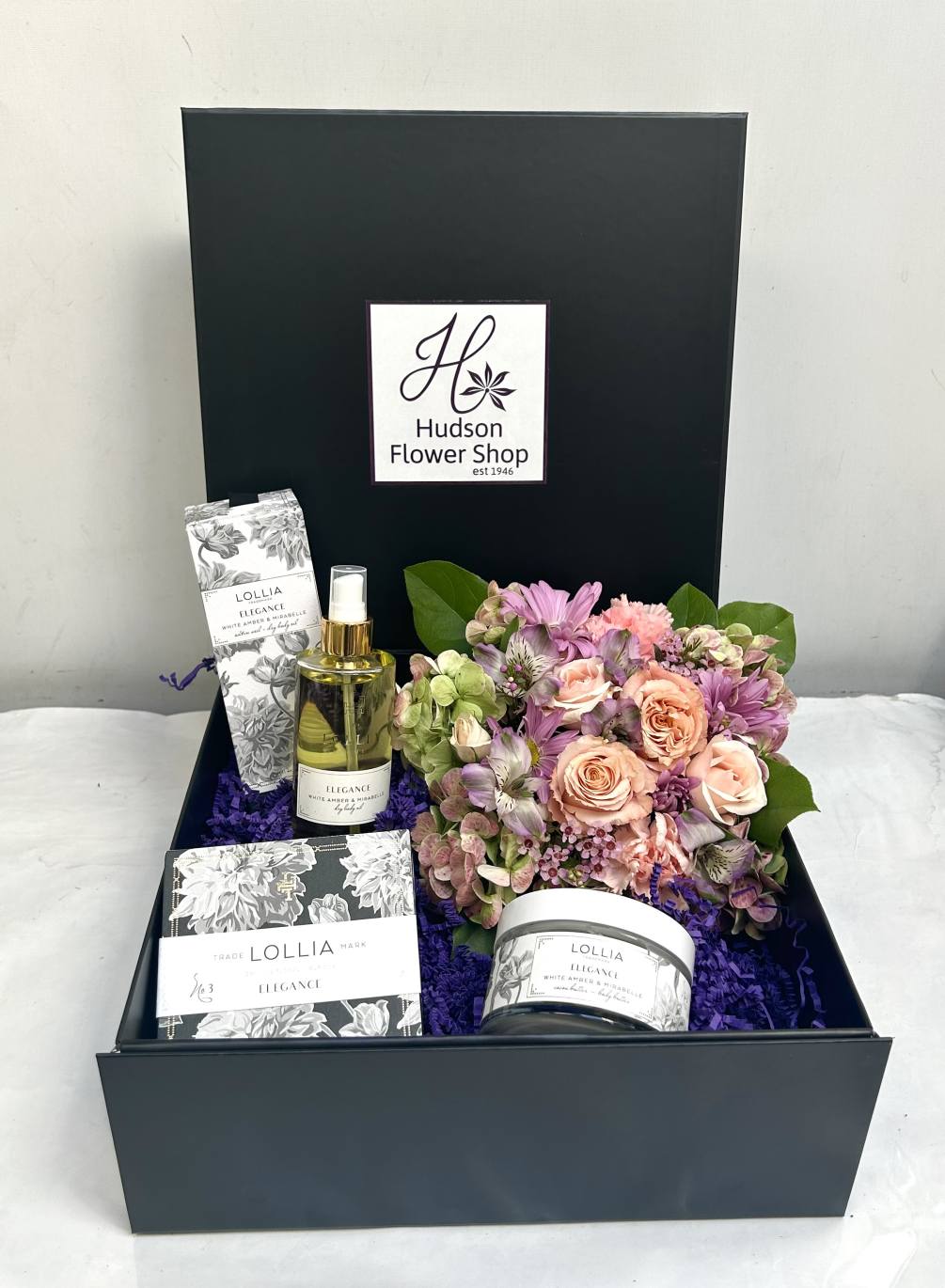 This Mother&#039;s Day ift box includes the premium Lollia gift set including