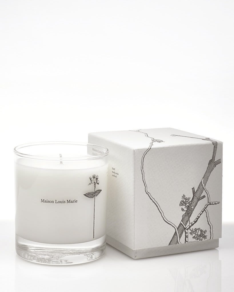 This fruity fragrance begins with a black pepper note enhanced by Bergamot