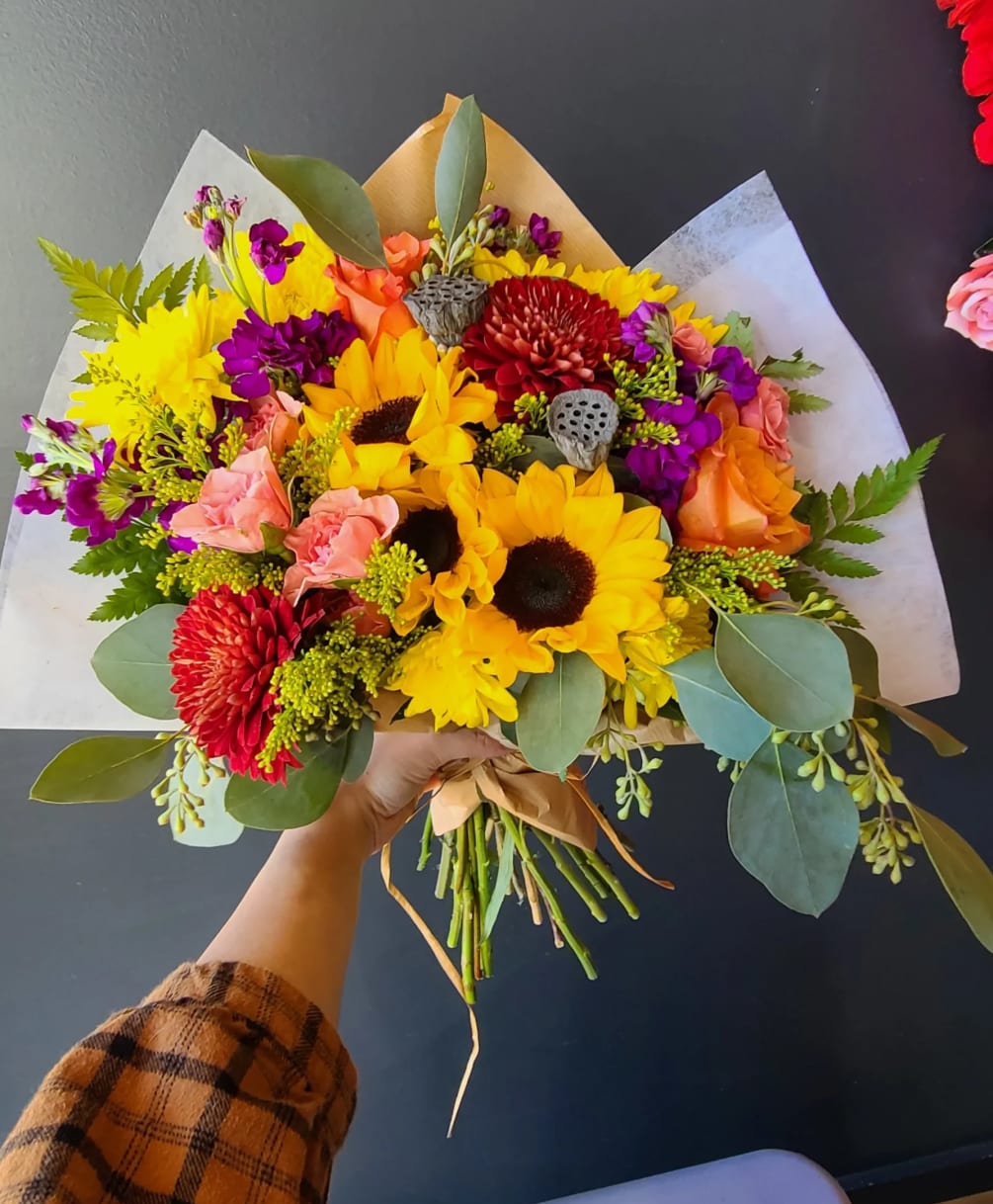 A fresh off the field fall wrap. Utilizing sunflowers, cremones, roses, and