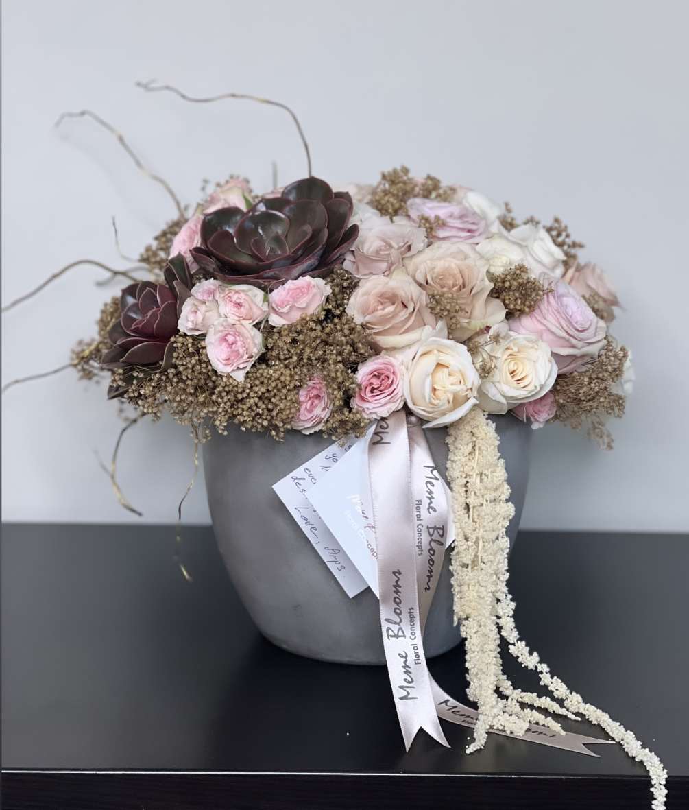A Modern and classic way of the mix of Roses, Dry Flowers
