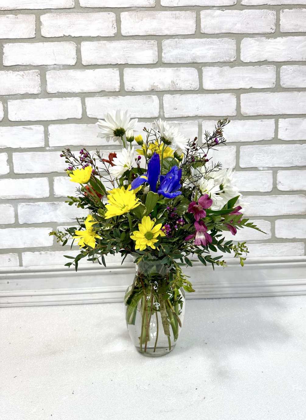 Send Mom a bright premium bouquet! *Colors may change due to availability*