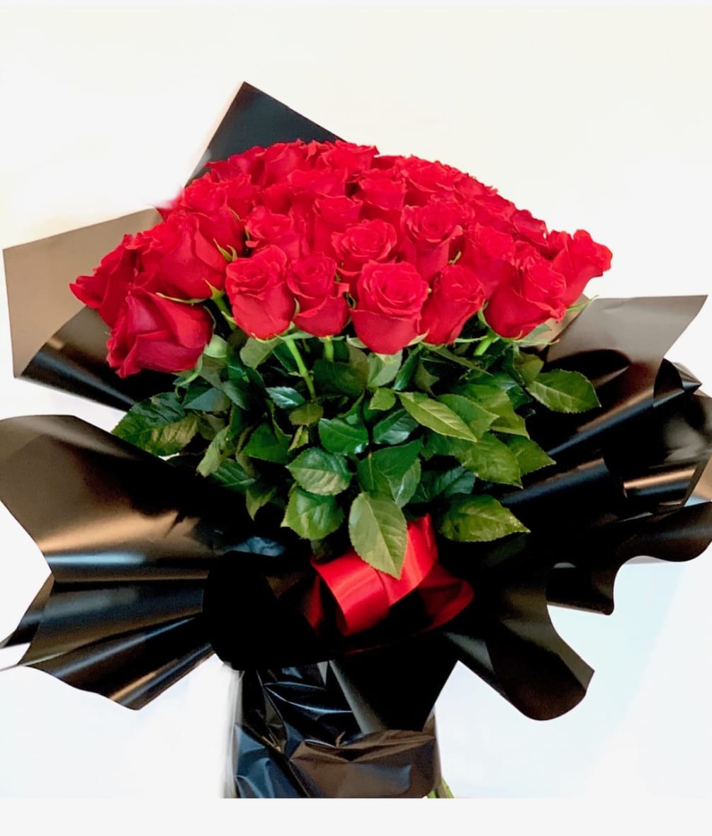 Beautiful rose bouquet in luxurious wrapping.
