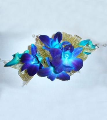 This corsage consists of Blue dendrobeum orchid corsage accented with fancy ribbon.

Crystals/Pearls