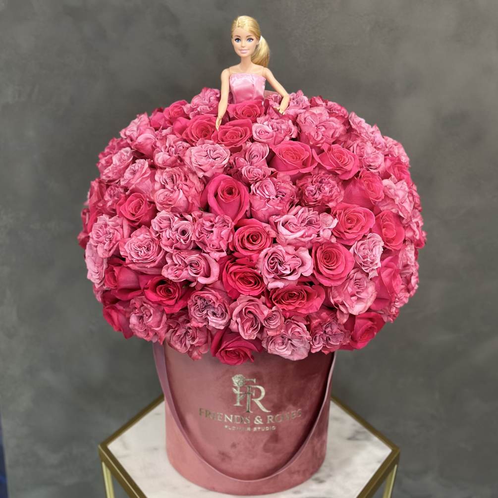 A one-of-a-kind masterpiece, this arrangement of 85 fresh-cut roses in shape of