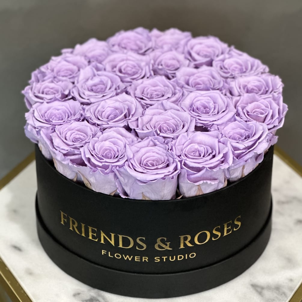 Beautiful lilac preserved roses in our black flat box. An amazing gift