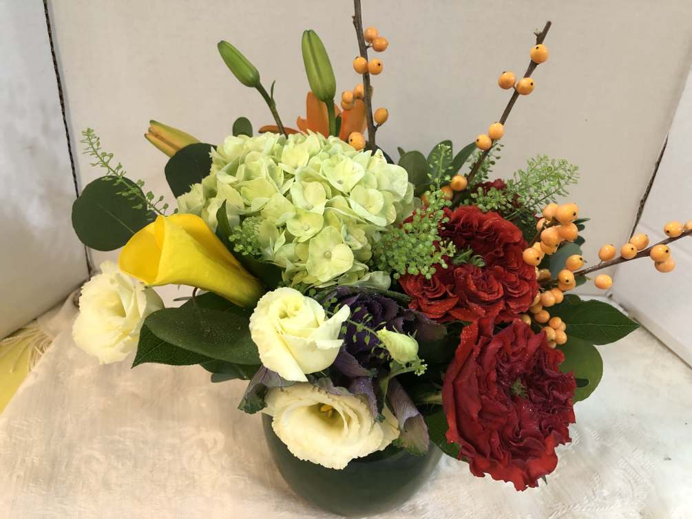 Hydrangea, Variety of Roses, Asiatic Lilies, Lisianthus, Calla-Lily, Seasonal Fancy Greens