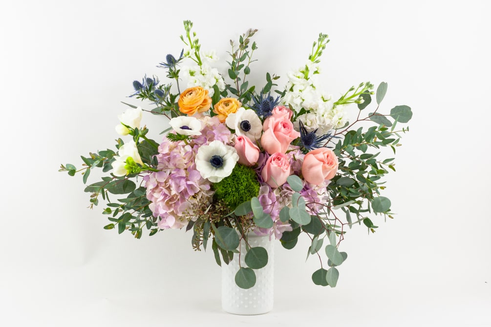 PASTEL FLOWER ARRANGEMENT WITH ROSES AND FREESIAS

Pretty, pastel, perfection. A gorgeous spring-inspired