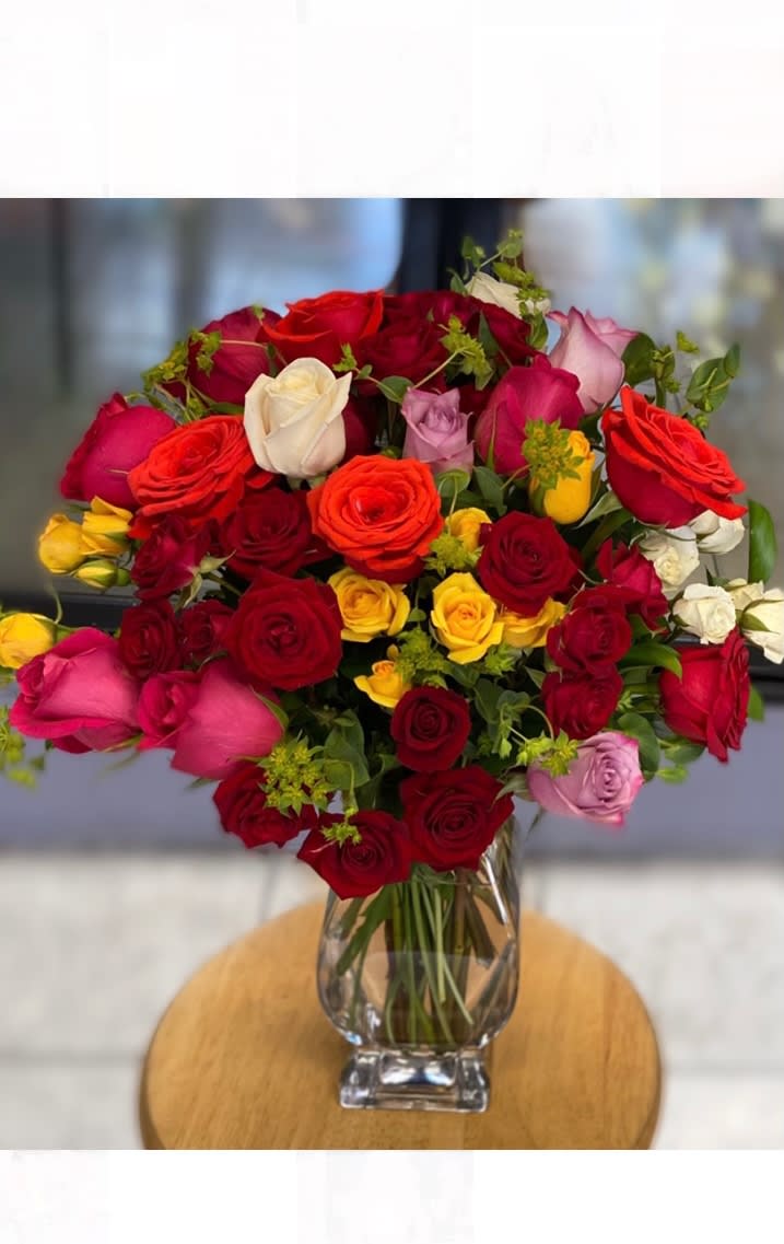 Capture that special someone&#039;s heart with this captivating, vivid floral arrangement. 