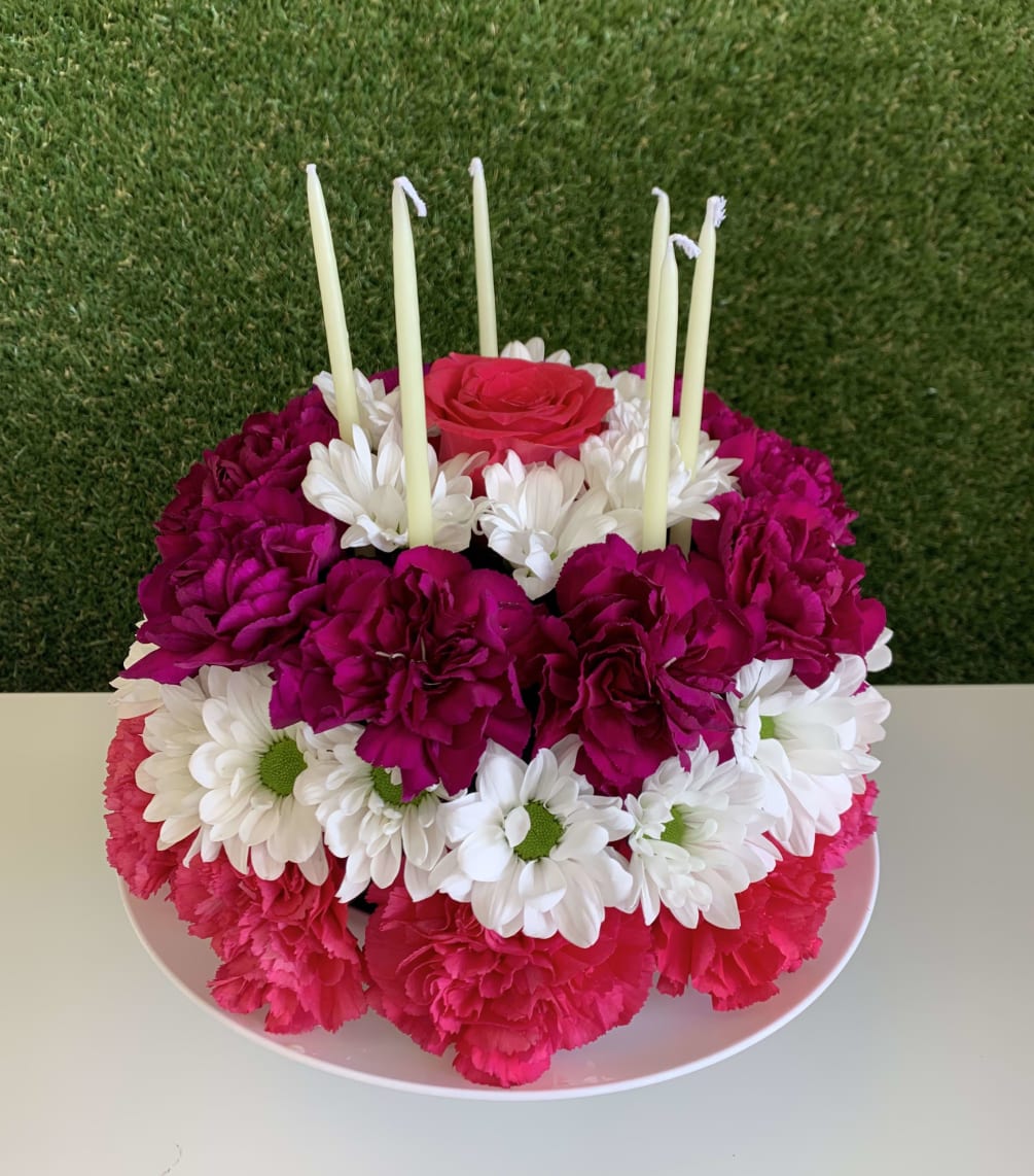 Make them feel loved and Happier with this beautiful floral cake.