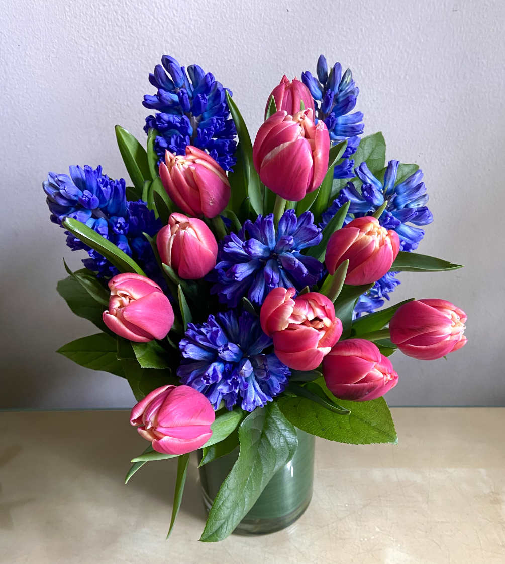 Spring favorites, Dutch tulips &amp; hyacinth are always a hit!
Best fresh color