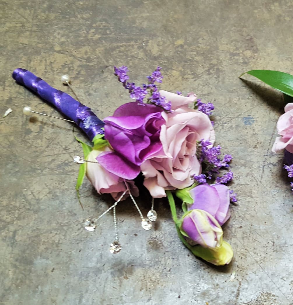 Select this luxurious boutonniere consisting of lavender blooms. Flowers include spray roses
