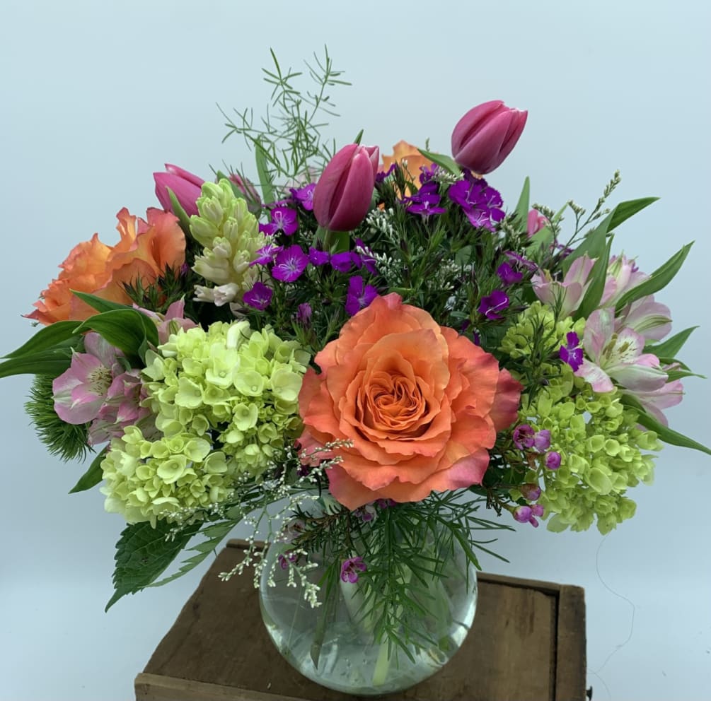 Send some Spring cheer with this pretty vase of roses, dianthus, hydrangea