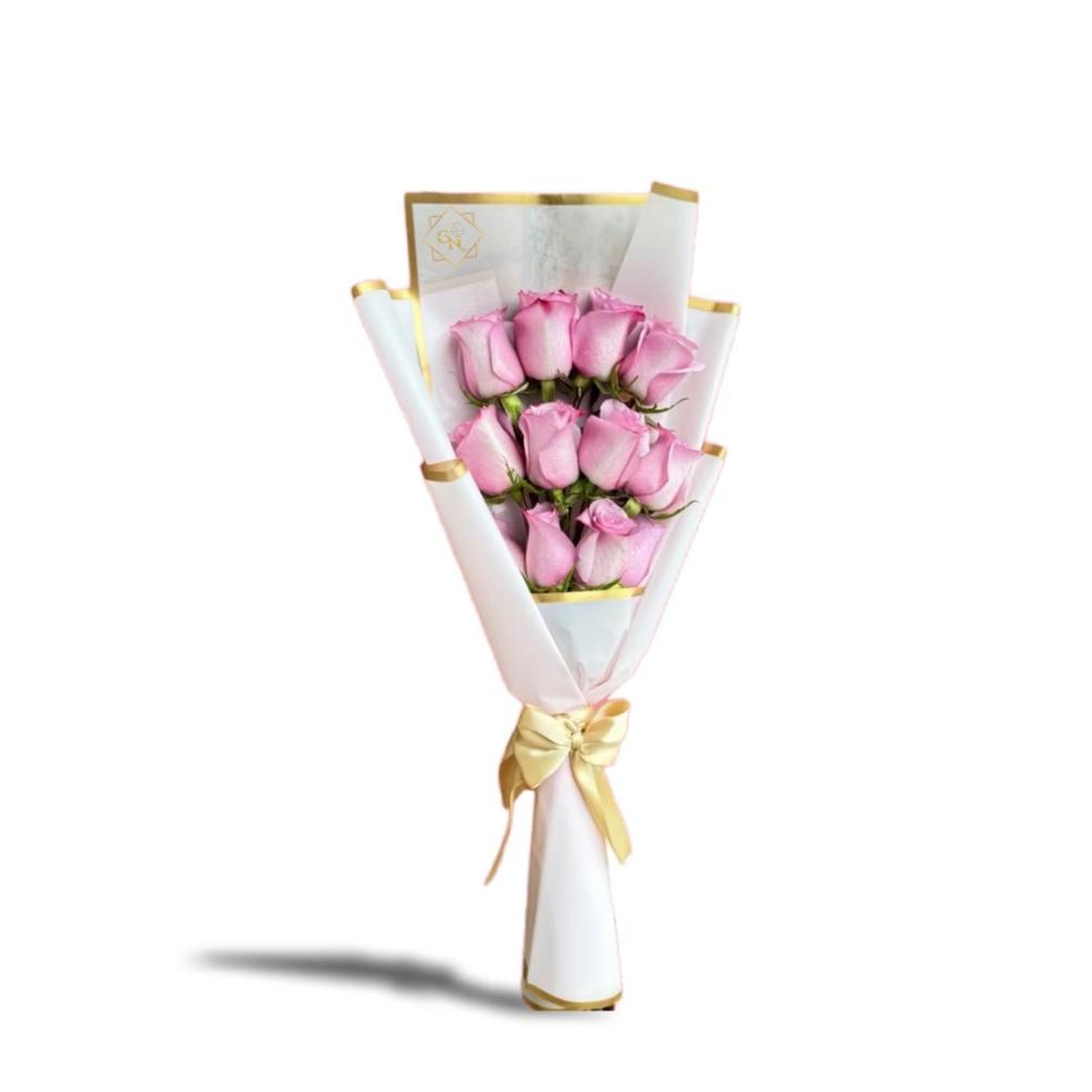 Spectacular bouquet of one dozen roses to say how special you are