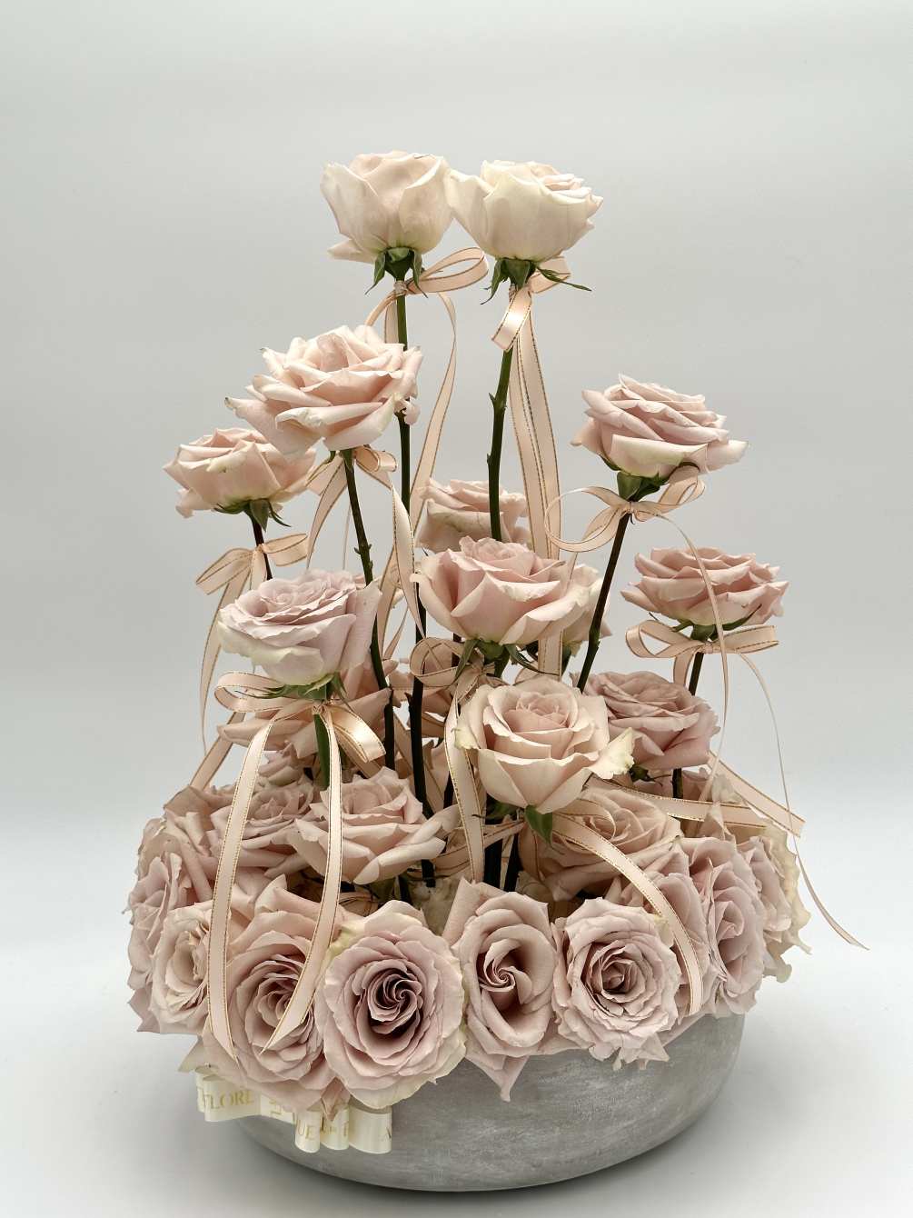 Introducing the &#039;Neutral Elegance&#039; Rose Arrangement&mdash;an embodiment of understated beauty and sophistication.
