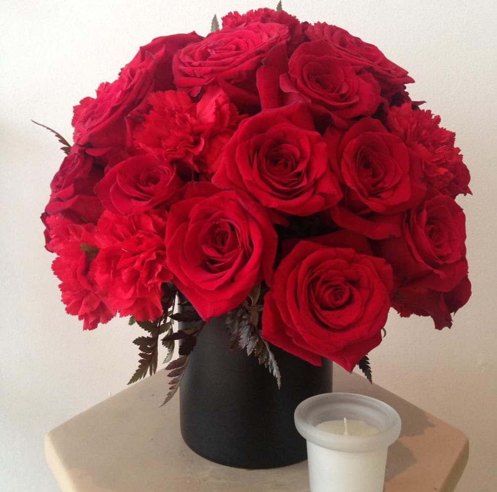 Sophisticated semi-sphere design of the finest Ecuadorian roses, laid in a foundation