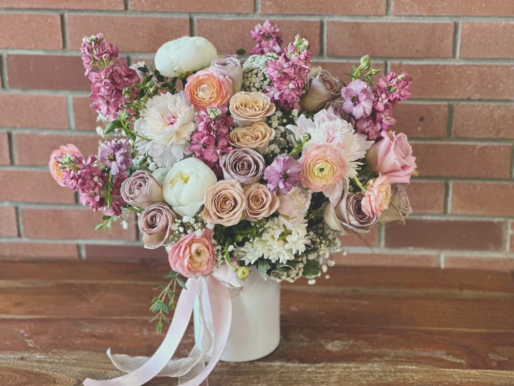 The soft serenade bouquet brings in elegance soft touches with our specially