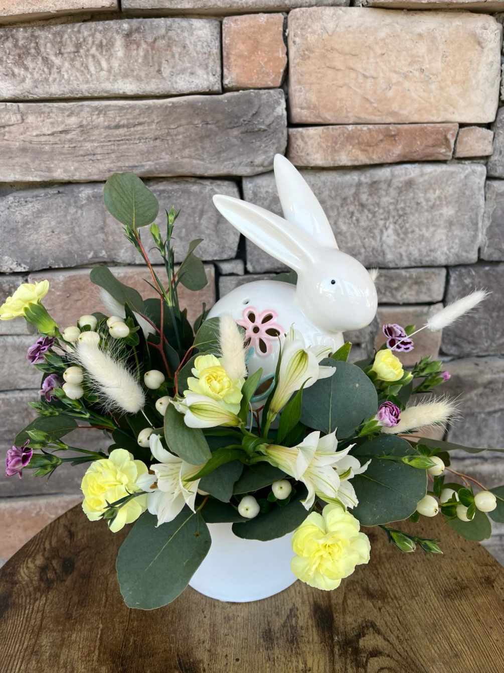 Bunny&#039;s Springtime Gathering: A Yellow Floral Easter Centerpiece

Welcome the joy of Easter