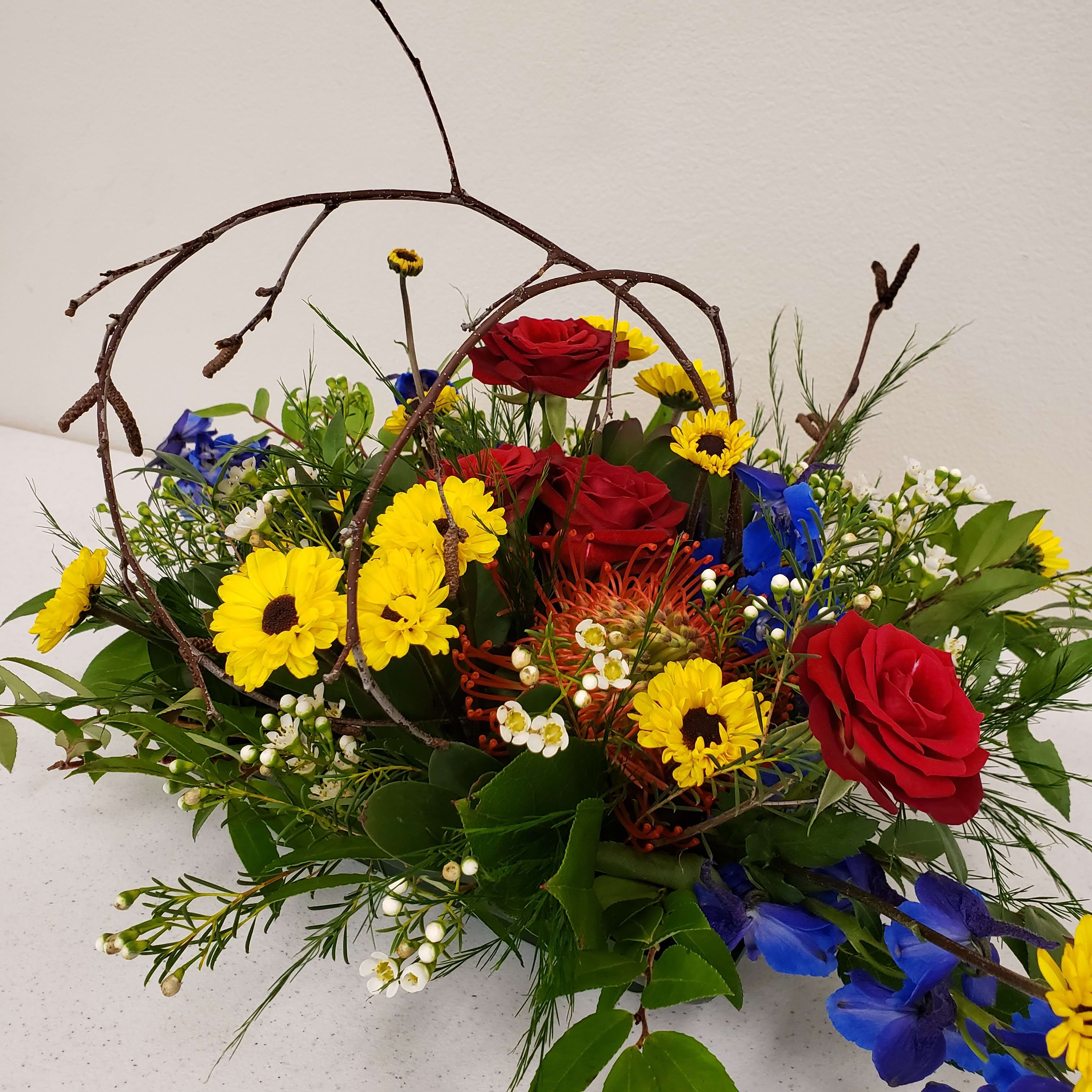 Summer Fun Flower Arrangement in Olympia, WA | Specialty ...