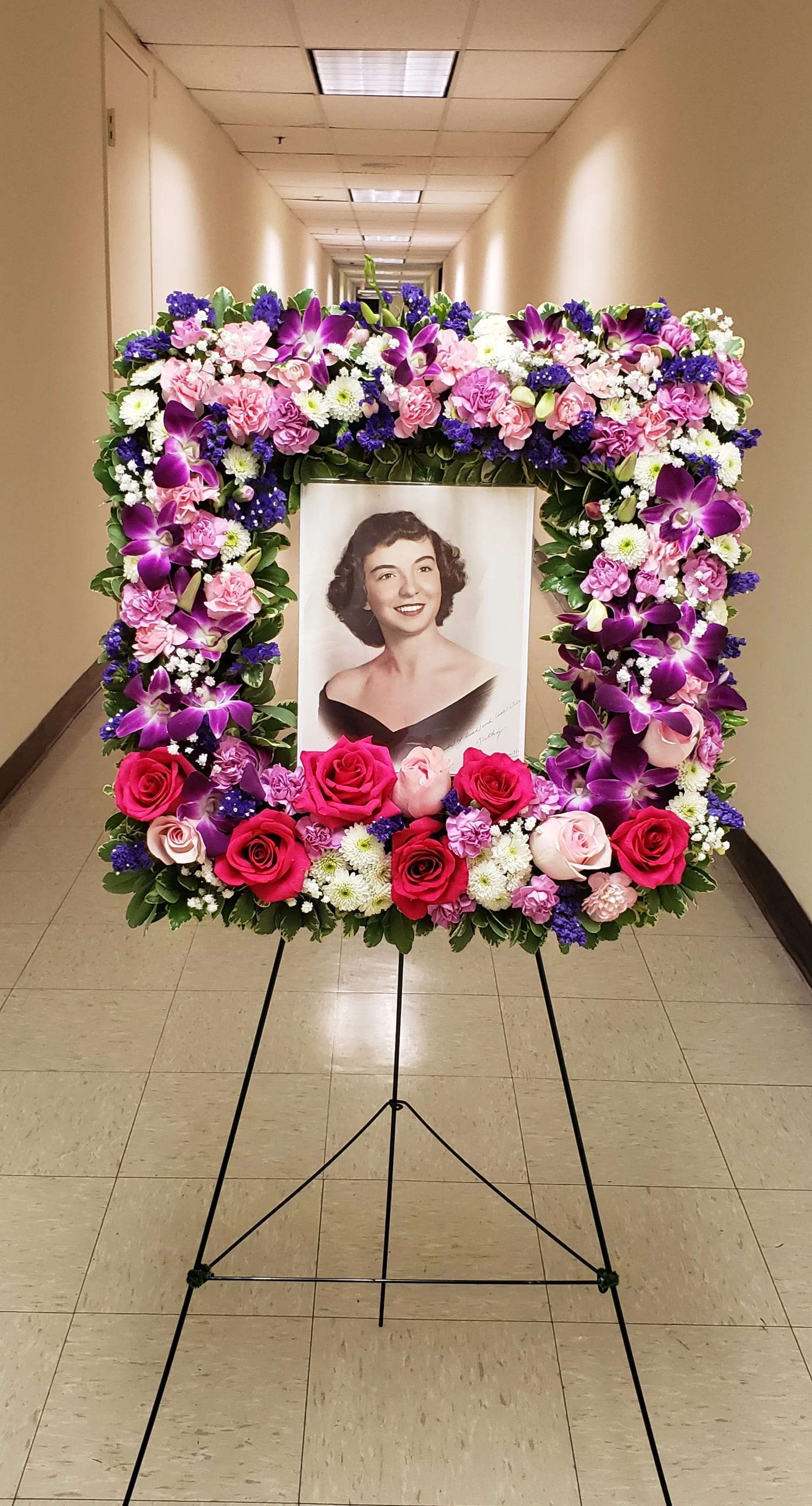 TT-PNKFRAME: PINK FLORAL FRAME ON EASEL by TWIN TOWERS ...